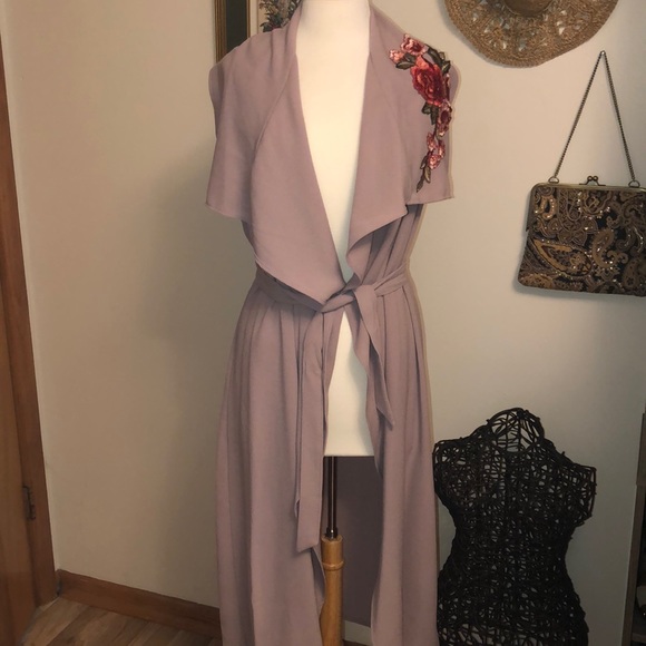 Primi Tops - Sleeveless wrap duster cape collar w/rose decor